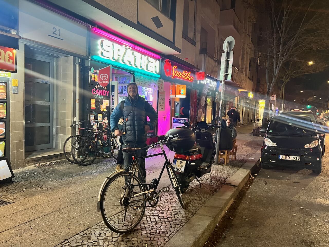 Dave in front of a Späti